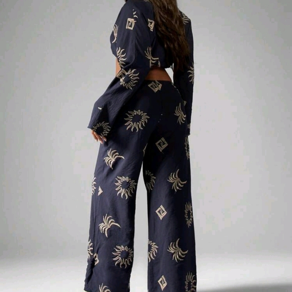Round-Neck 2 Pcs Co-Ord Set Crop Top With Flared Palazzo Pants main image 1